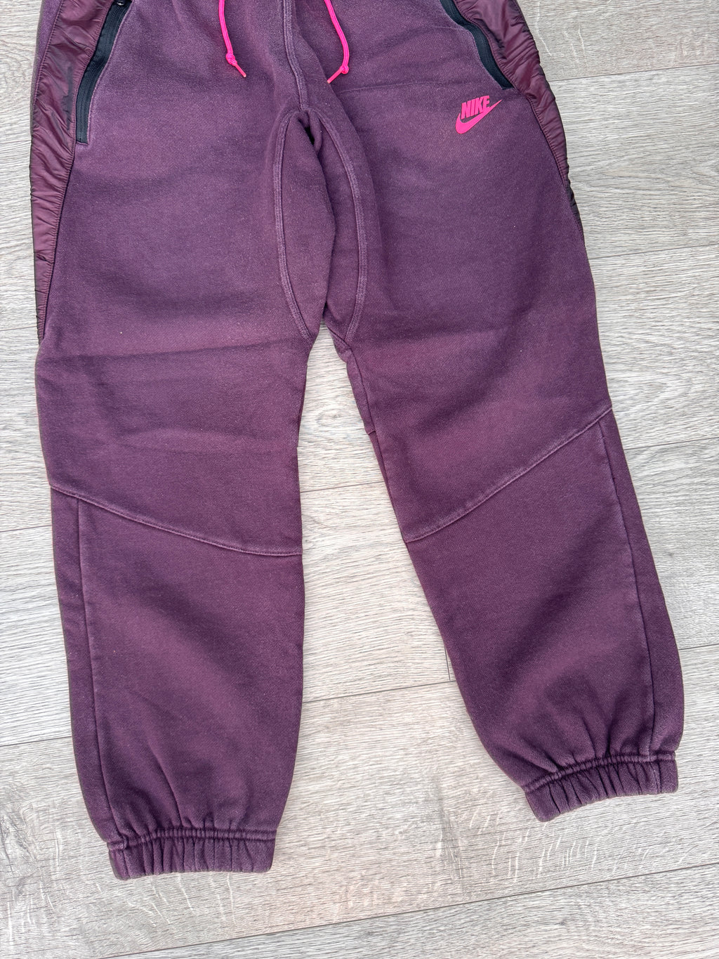 Nike Mens Joggers Medium Burgundy Pink Logo Fleece Tracksuit Bottoms Zip Pocket