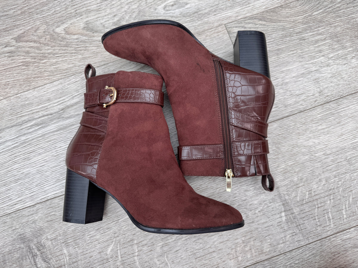 M&S Womens Ankle Boots UK 6.5 Burgundy Suede Effect Block Heel Buckle Zip
