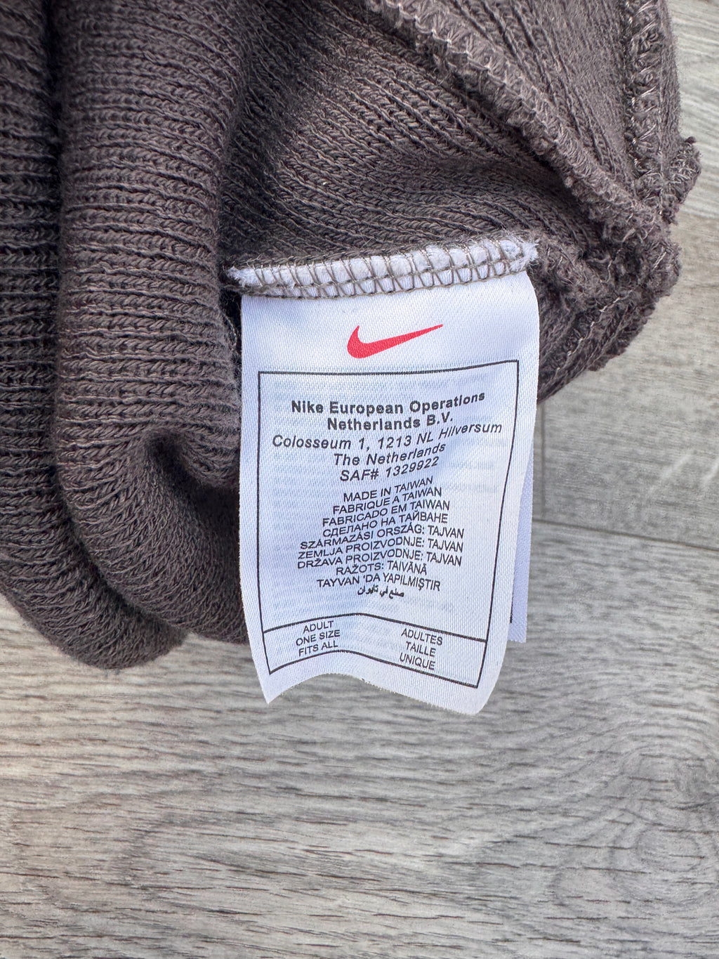 Nike Vintage Beanie Hat Grey Embroidered Swoosh Logo Cuffed Knit Winter