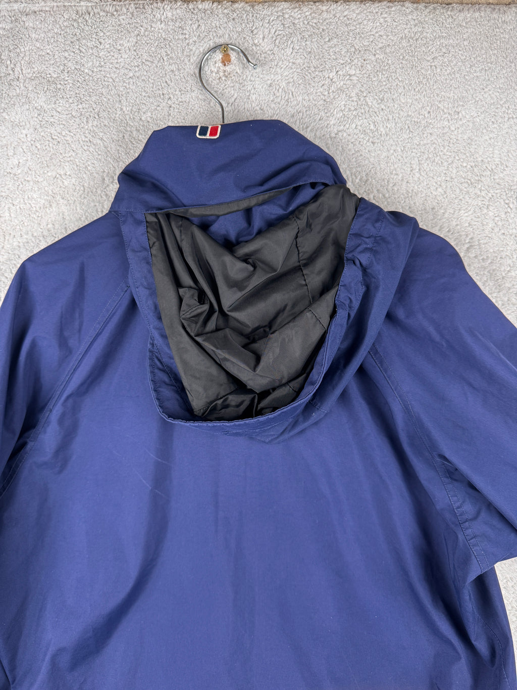 Vintage Berghaus Mens Small Navy Blue Waterproof Hiking Outdoor Jacket Coat
