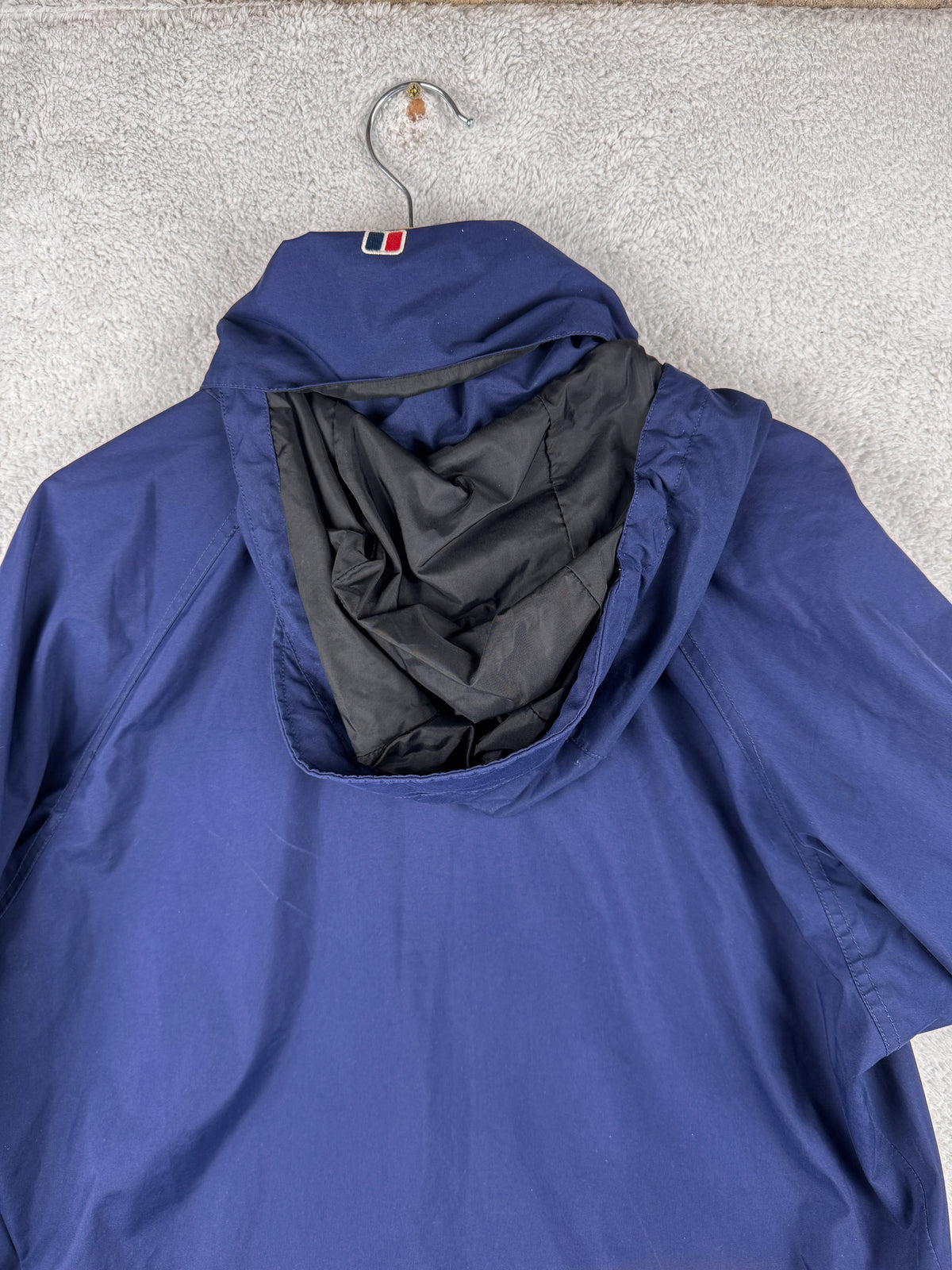 Vintage Berghaus Mens Small Navy Blue Waterproof Hiking Outdoor Jacket Coat