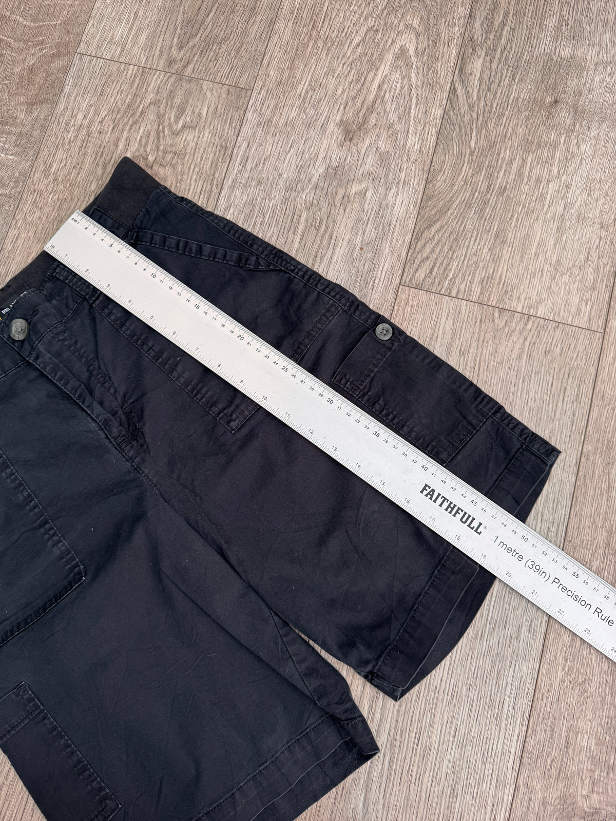 Lee Womens Cargo Shorts Size 6 Black Relaxed Fit Mid Rise W 30