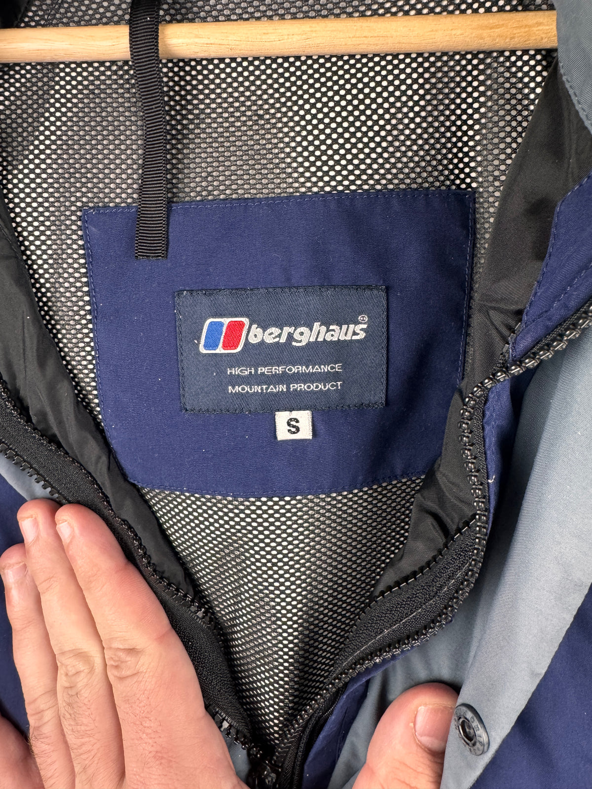 Vintage Berghaus Mens Small Navy Blue Waterproof Hiking Outdoor Jacket Coat
