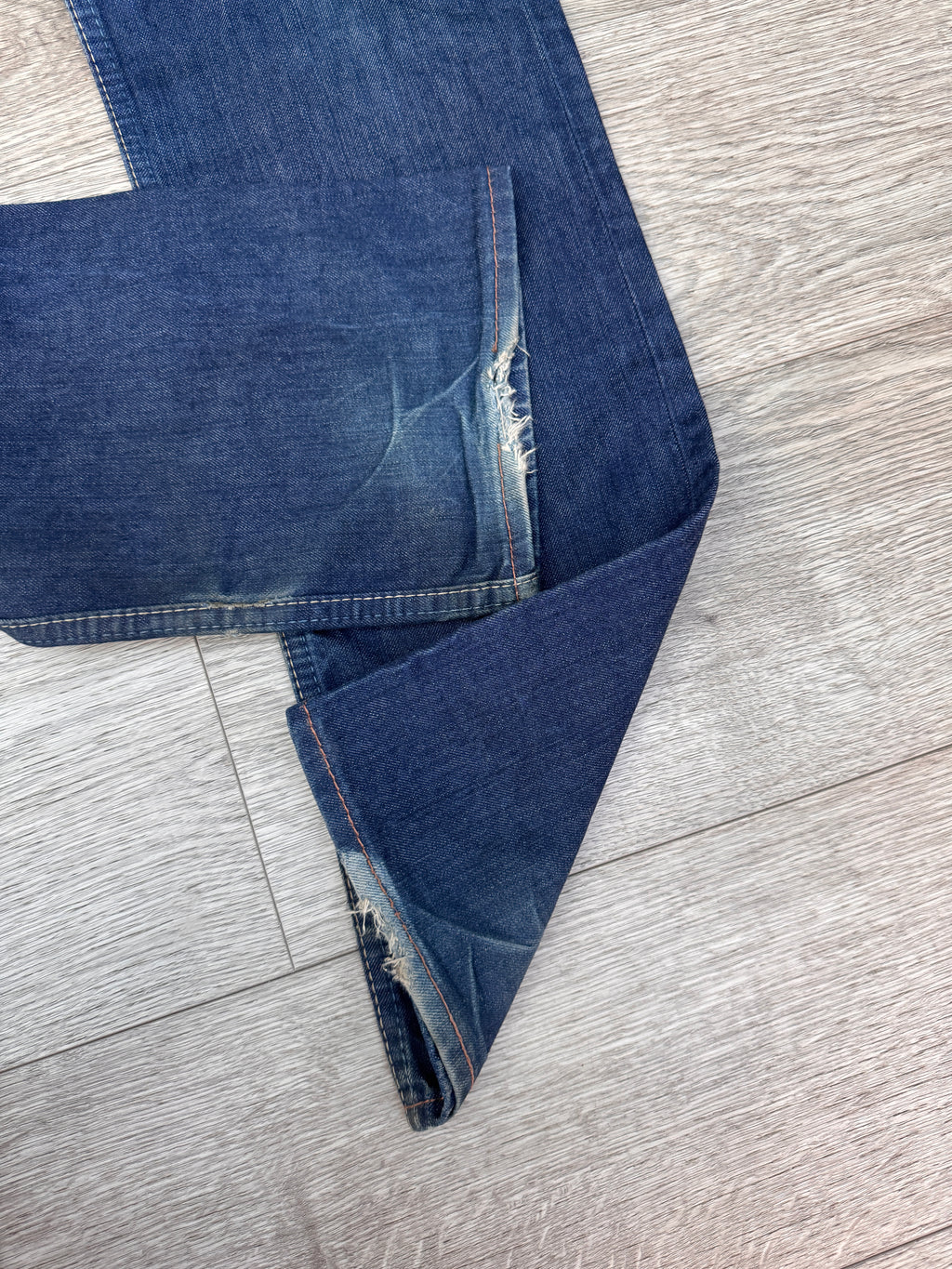 Levis Womens W34 L32 Blue Denim Jeans Straight Leg Zip Pocket Distressed