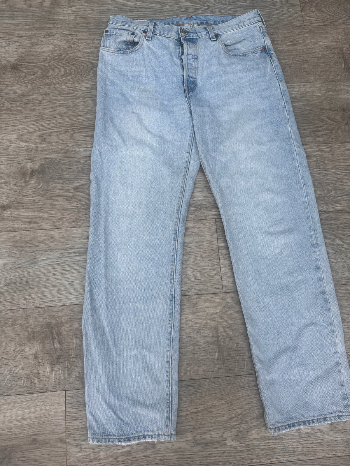 Levi’s Premium 501 Jeans Mens W31 L32 Light Blue Wash Straight Leg