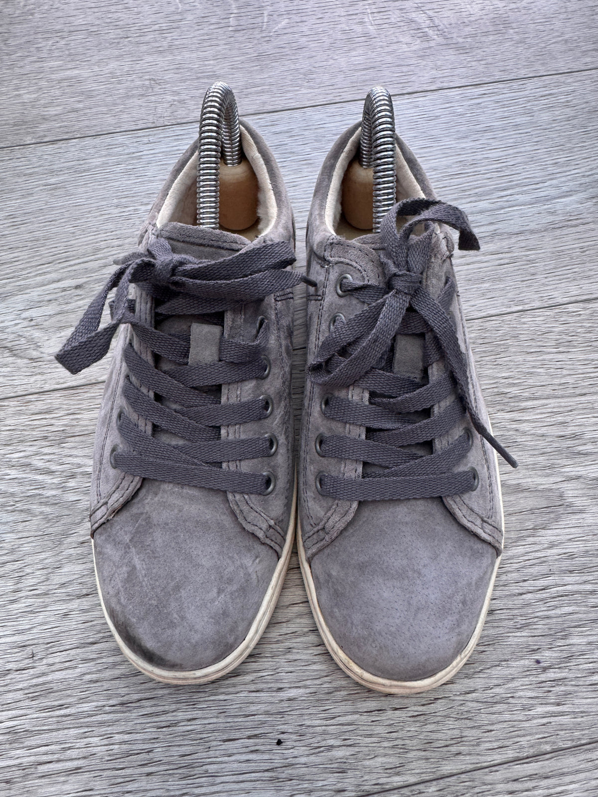 UGG Womens Grey Suede Lace Up Trainers Shoes Sneakers UK 3.5