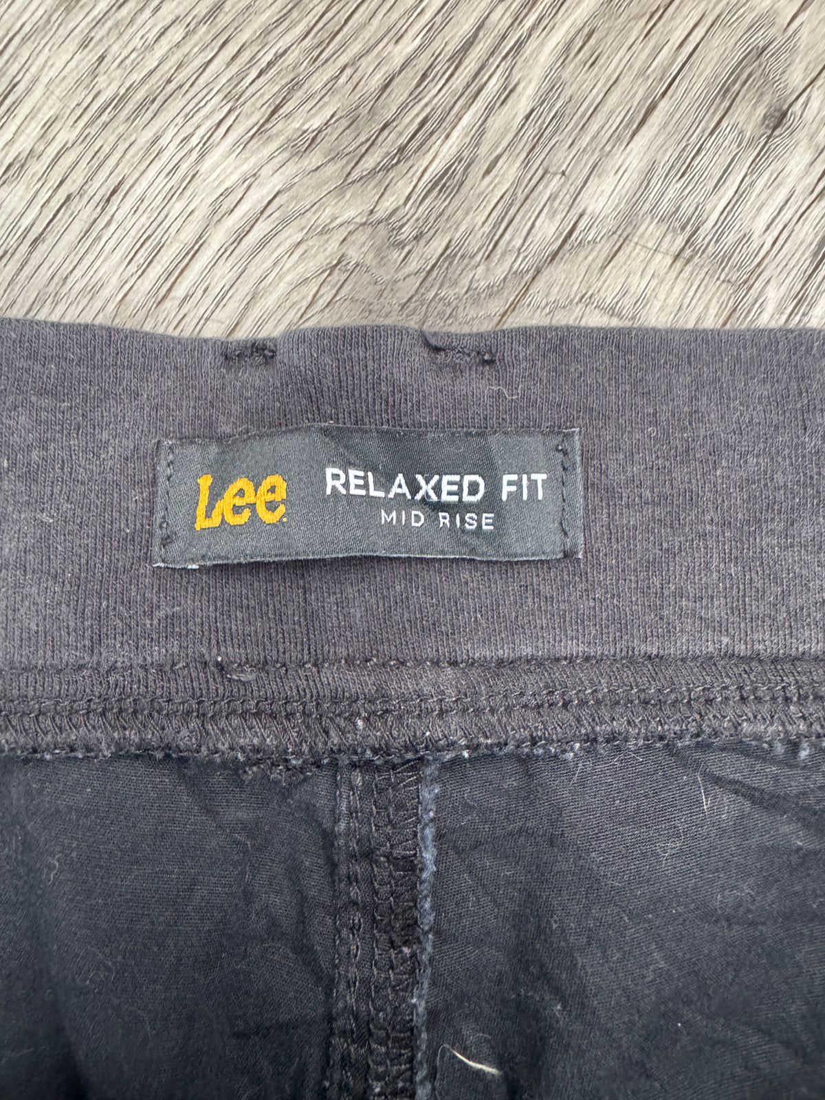 Lee Womens Cargo Shorts Size 6 Black Relaxed Fit Mid Rise W 30