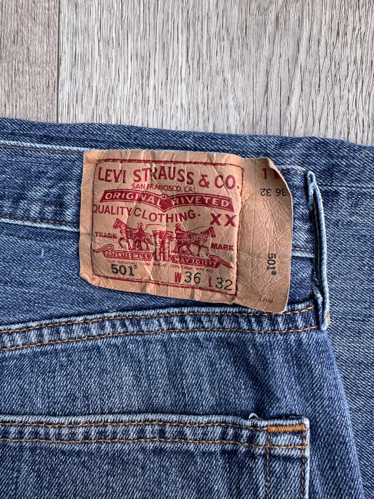 Levis 501 Mens Jeans W36 L32 Blue Denim Straight Leg Button Fly Regular Fit
