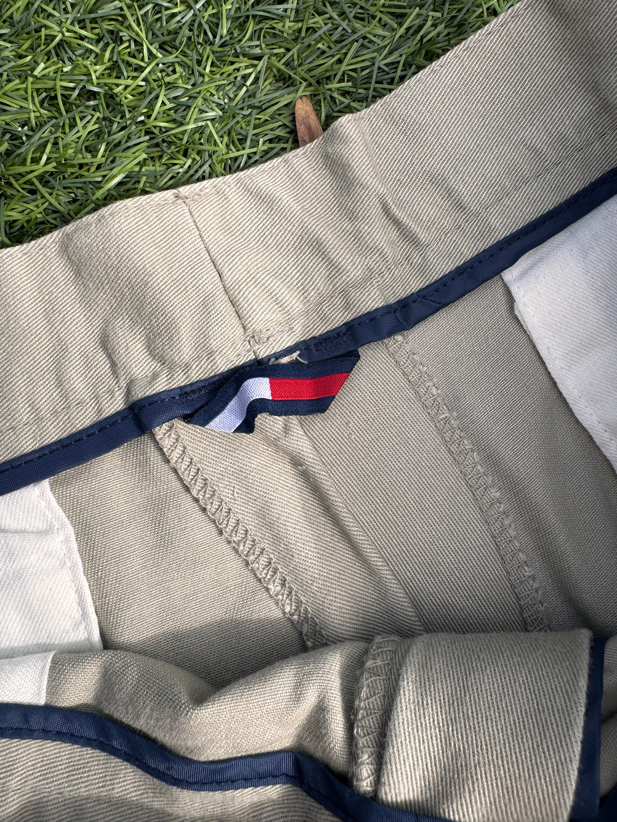 Tommy Hilfiger Mens Chino Trousers W30 L30 Beige Pleated Straight Leg Vintage