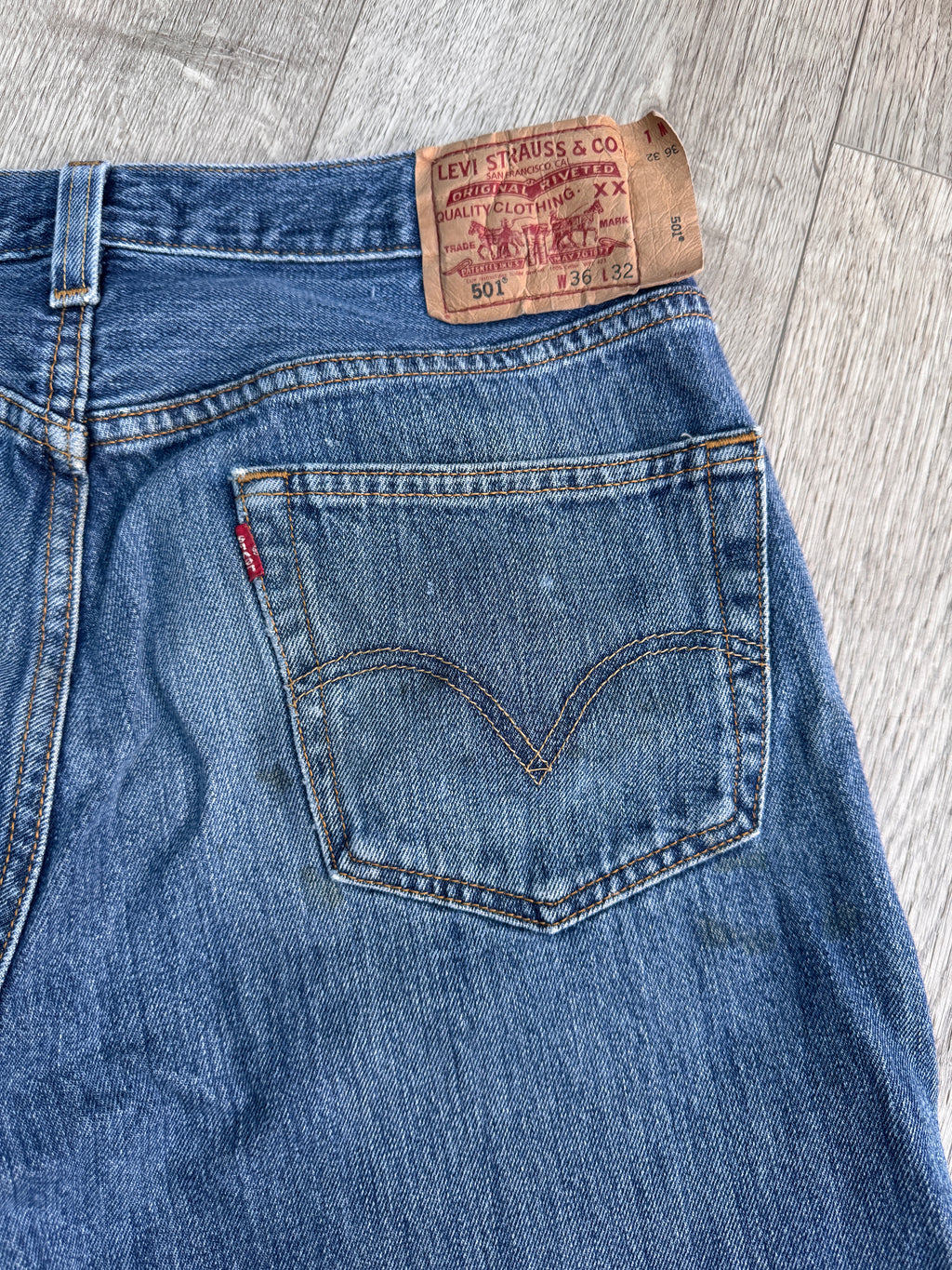 Levis 501 Mens Jeans W36 L32 Blue Denim Straight Leg Button Fly Regular Fit