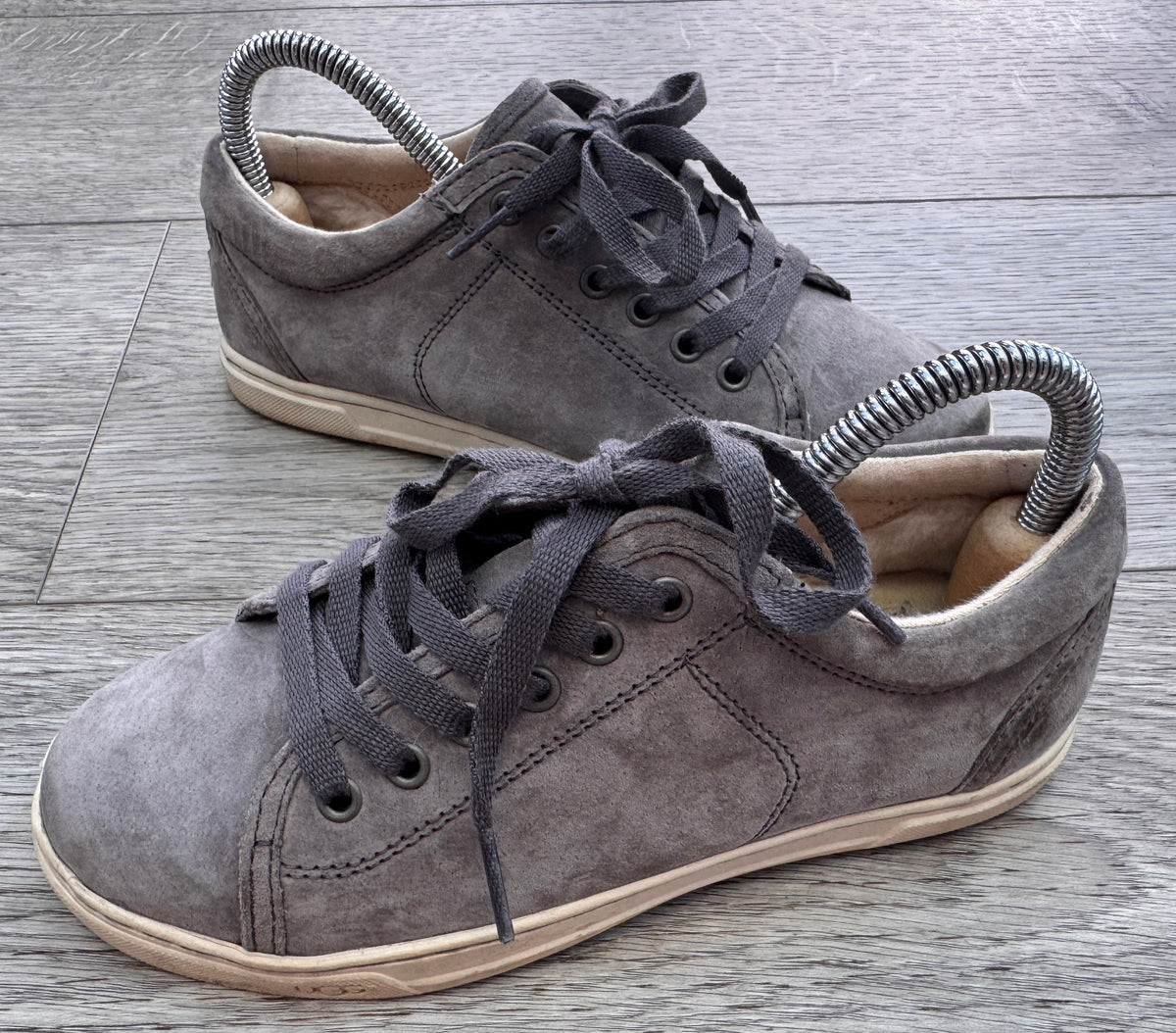 UGG Womens Grey Suede Lace Up Trainers Shoes Sneakers UK 3.5