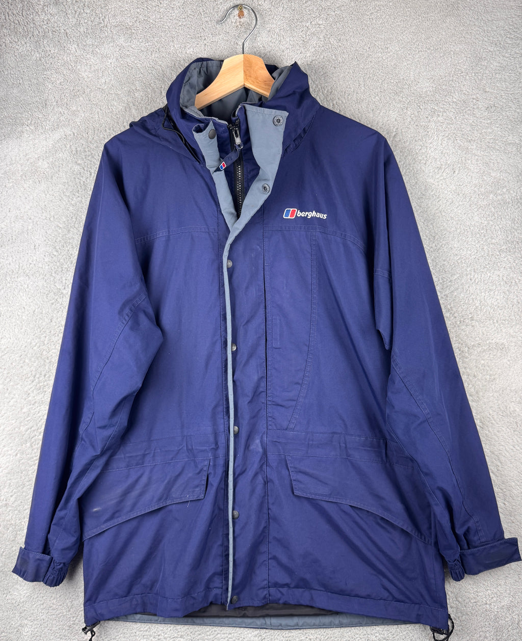 Vintage Berghaus Mens Small Navy Blue Waterproof Hiking Outdoor Jacket Coat