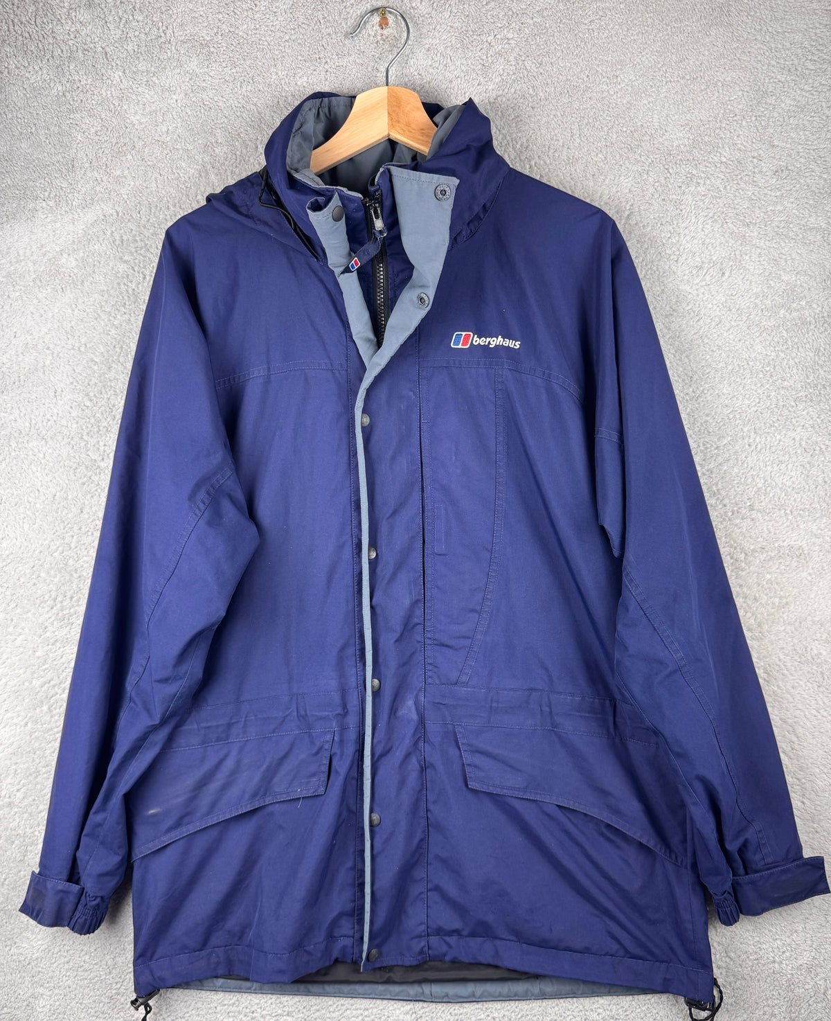 Vintage Berghaus Mens Small Navy Blue Waterproof Hiking Outdoor Jacket Coat