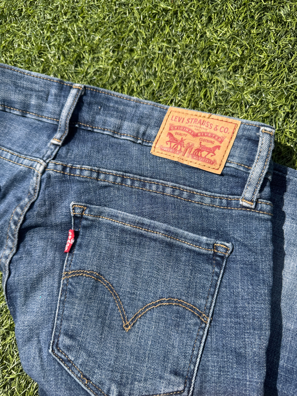 Levi’s 711 Skinny Jeans Womens W28 L30 Blue Stretch Denim Distressed Slim Fit