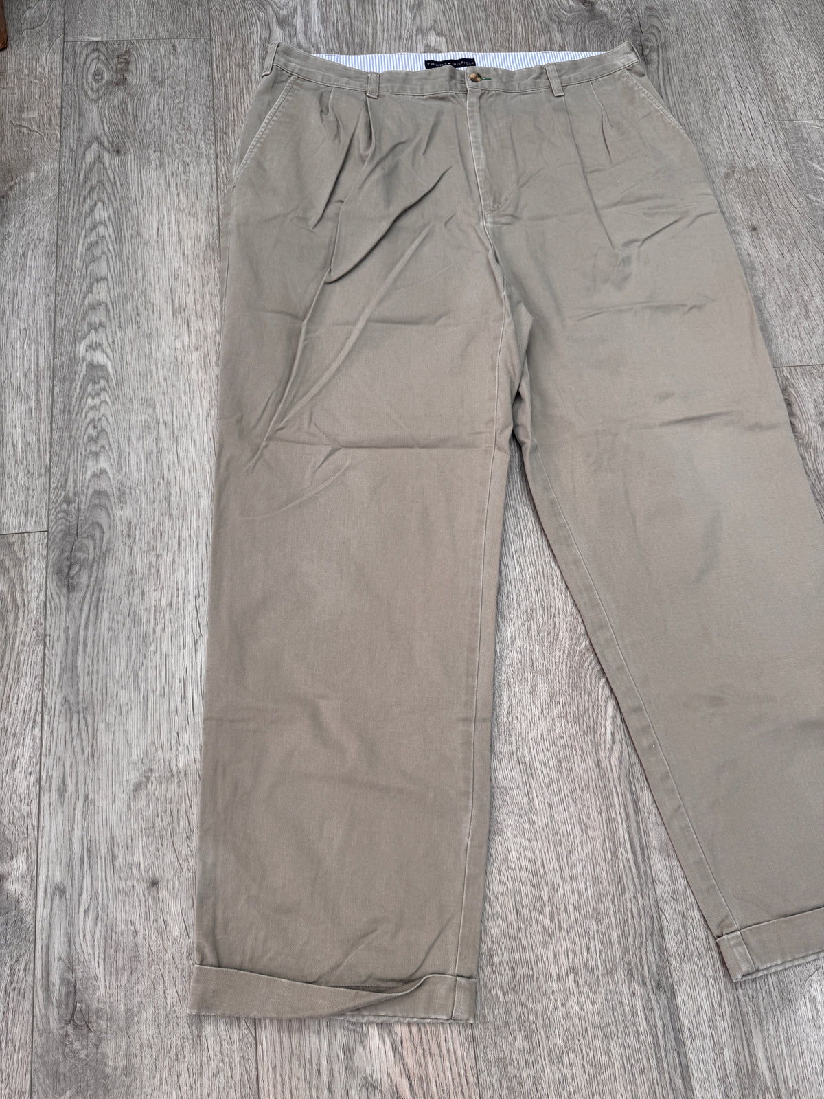 Tommy Hilfiger Mens Chinos W40 L31 Beige Pleated Cotton Trousers Vintage