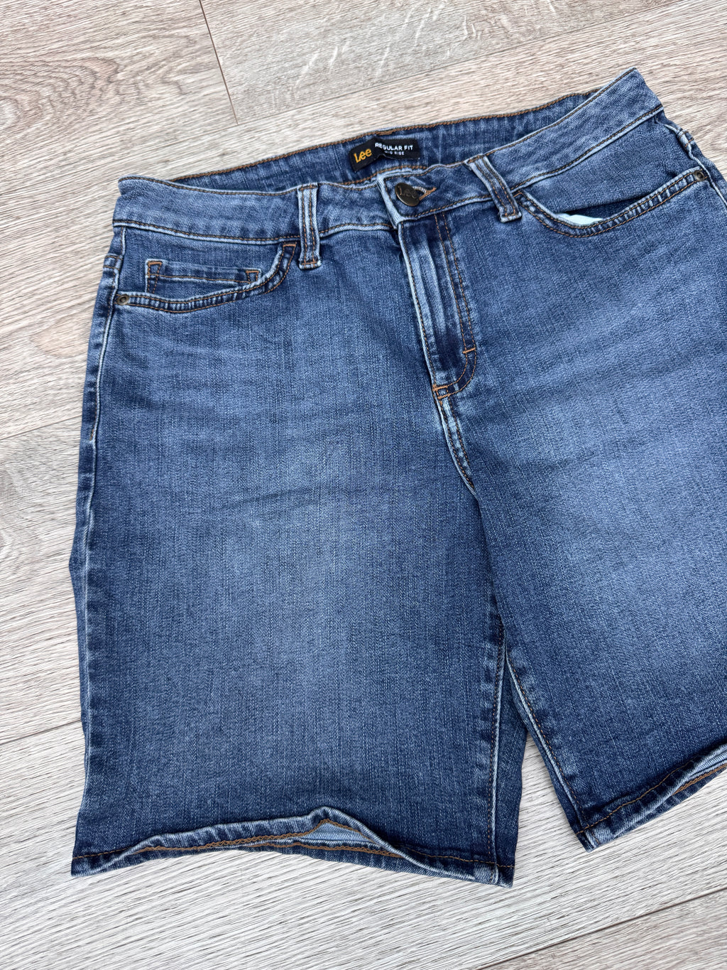 Lee Womens Denim Shorts Size 8 Blue Regular Fit Mid Rise Stretch