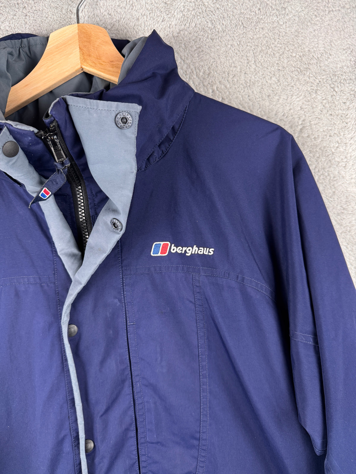 Vintage Berghaus Mens Small Navy Blue Waterproof Hiking Outdoor Jacket Coat