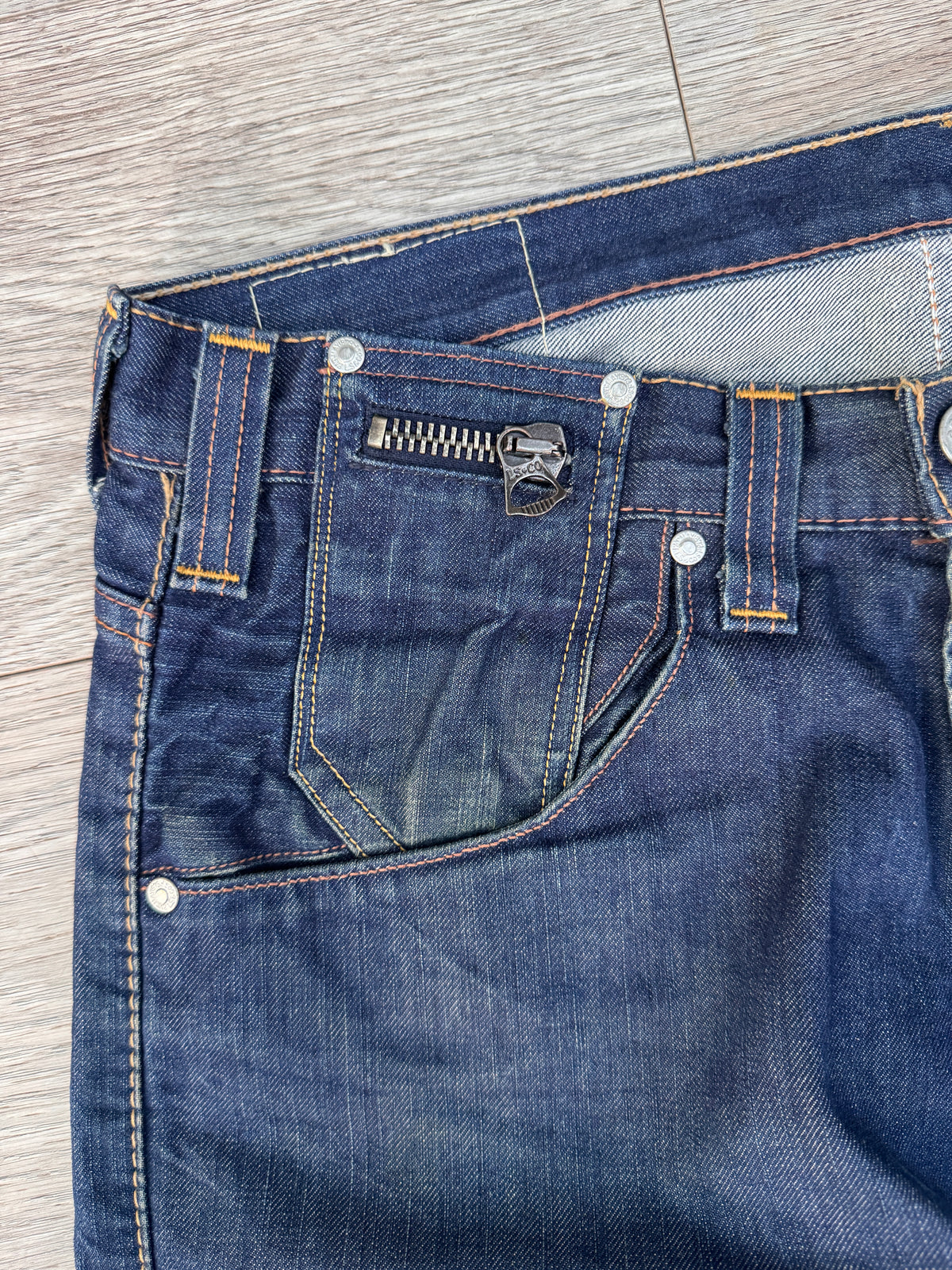 Levis Womens W34 L32 Blue Denim Jeans Straight Leg Zip Pocket Distressed