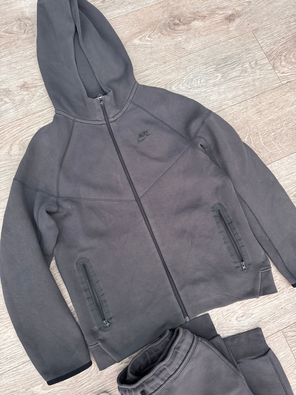 Nike Tech Fleece Tracksuit Boys XL Grey Full Zip Hoodie Joggers Old Season Set