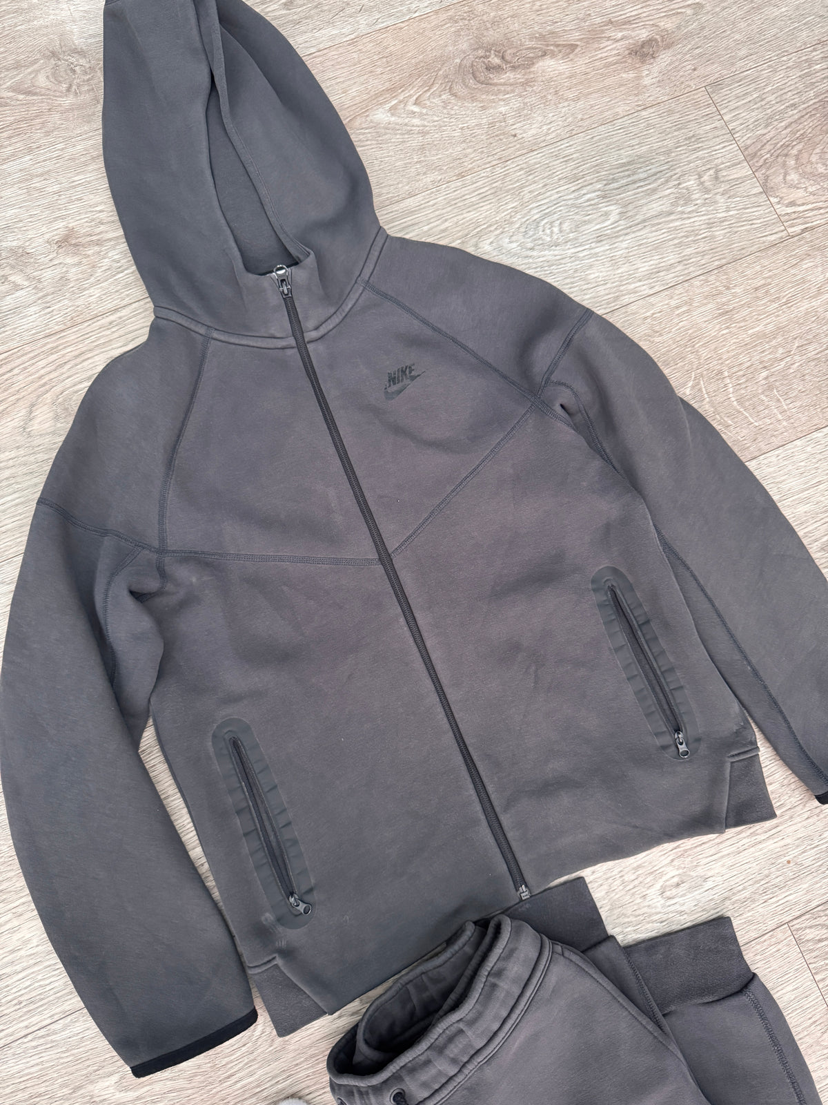 Nike Tech Fleece Tracksuit Boys XL Grey Full Zip Hoodie Joggers Old Season Set