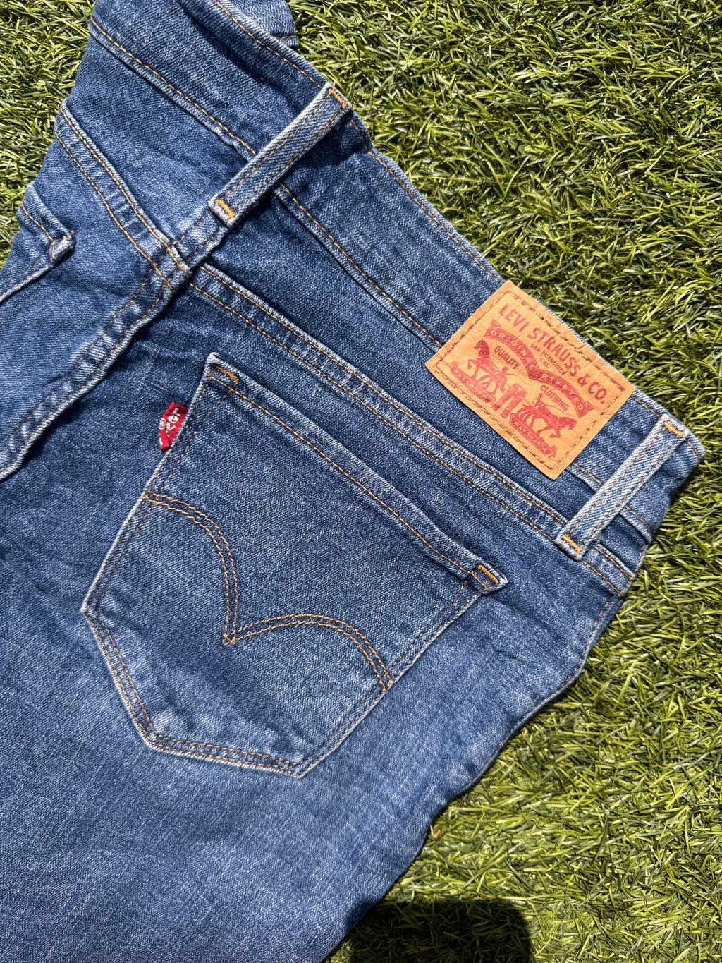 Levi’s 711 Skinny Jeans Womens W26 L32 Blue Stretch Denim Slim Fit