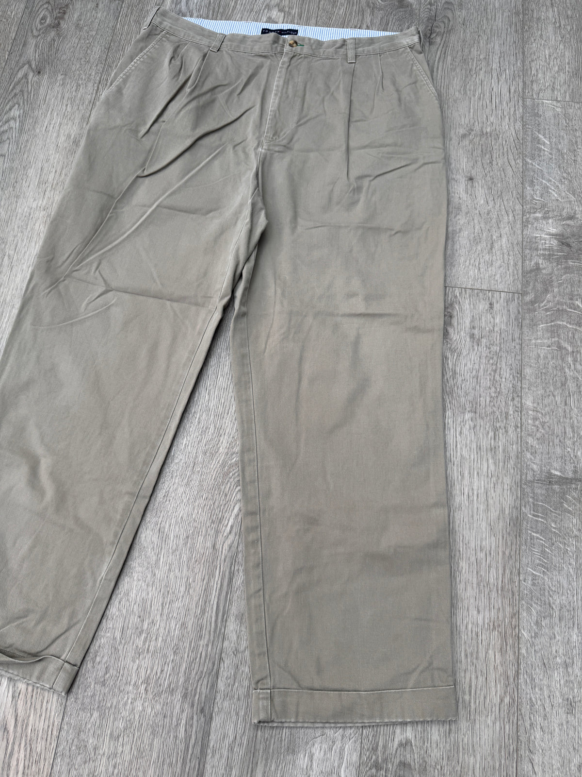 Tommy Hilfiger Mens Chinos W40 L31 Beige Pleated Cotton Trousers Vintage