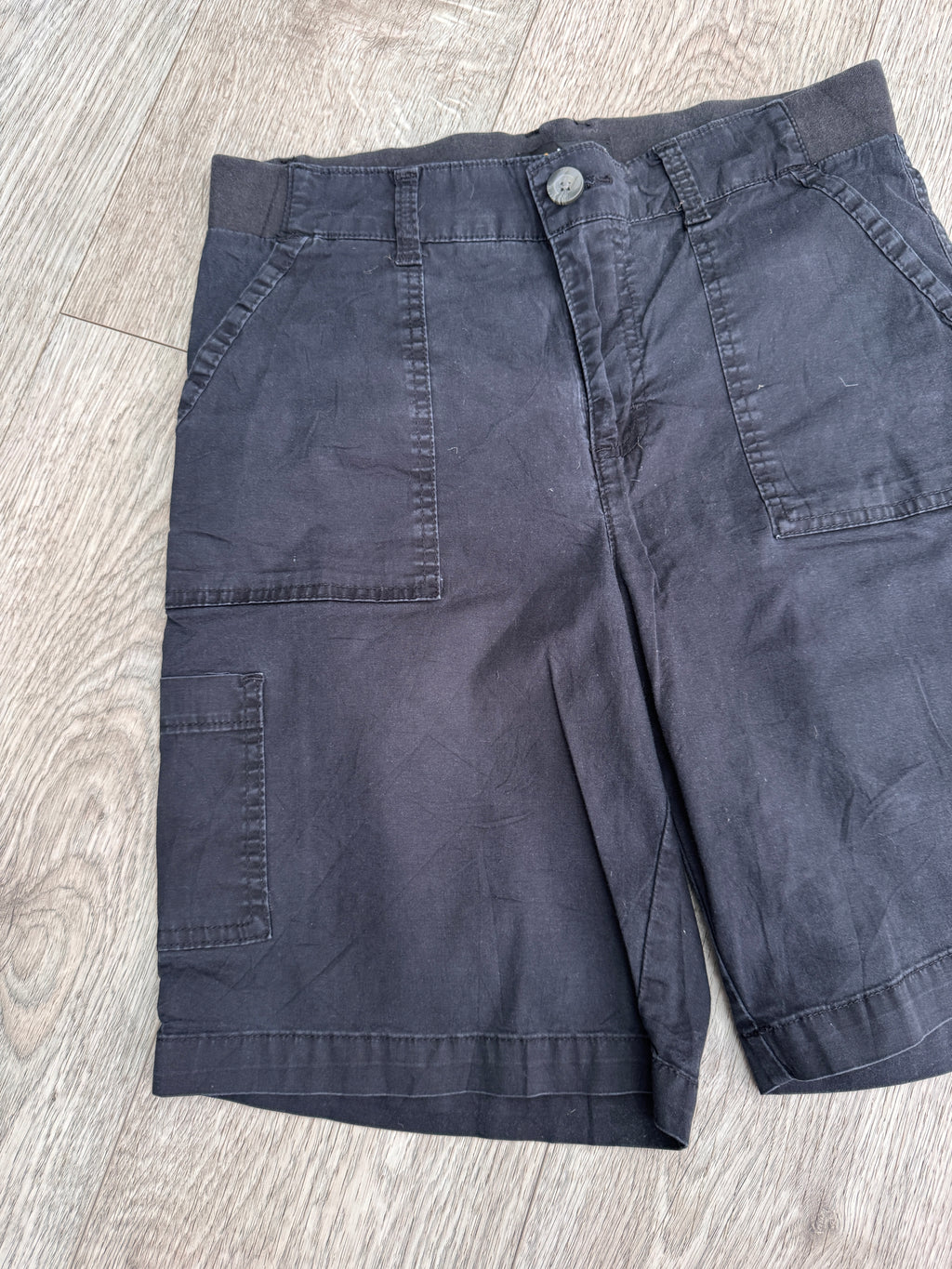 Lee Womens Cargo Shorts Size 6 Black Relaxed Fit Mid Rise W 30