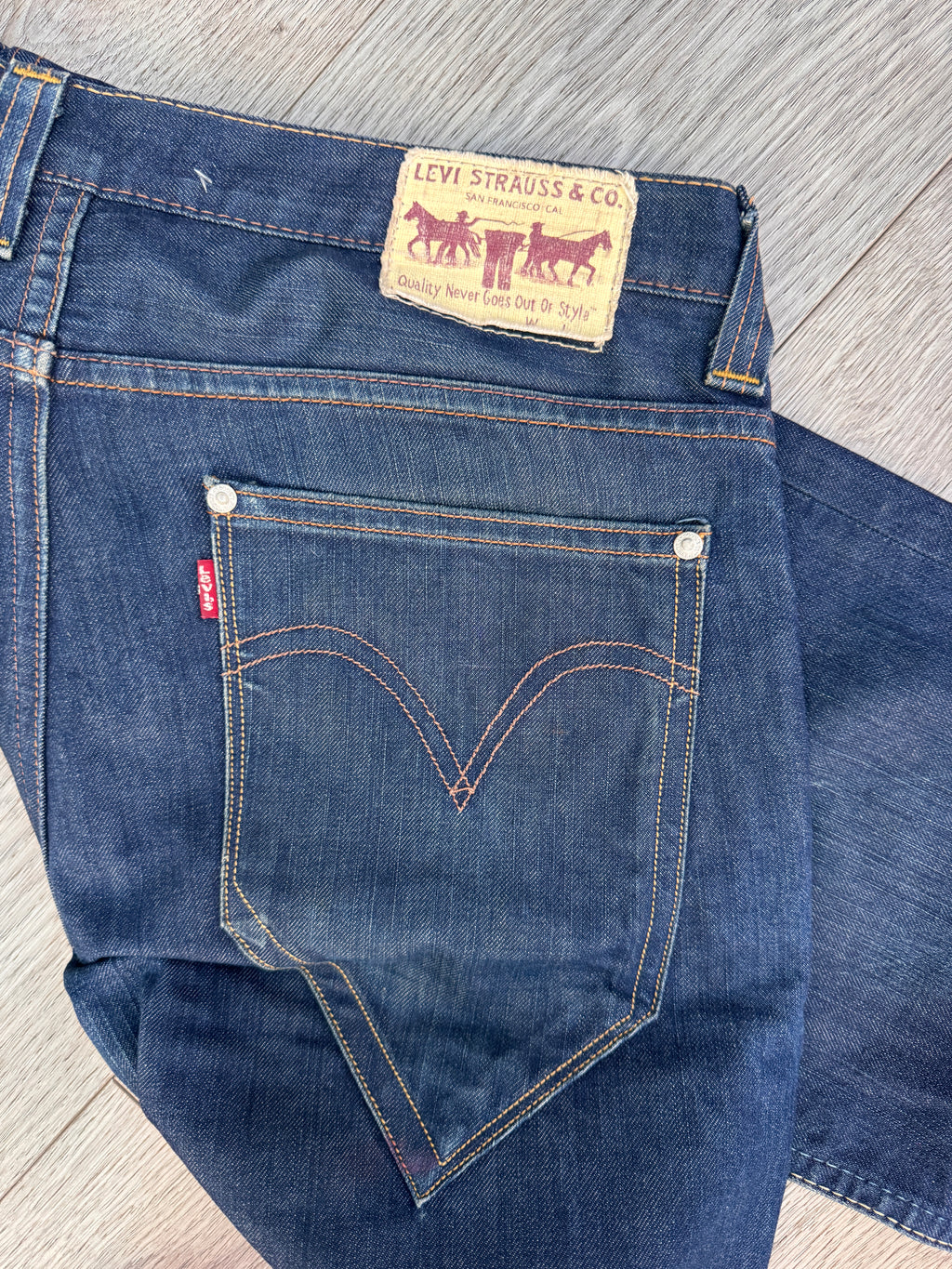 Levis Womens W34 L32 Blue Denim Jeans Straight Leg Zip Pocket Distressed